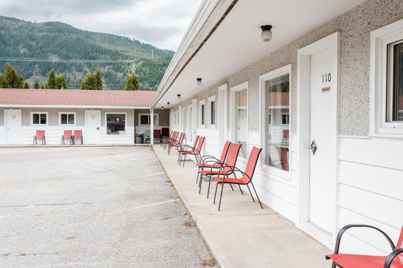 Paradise Motel Sicamous Exterior photo