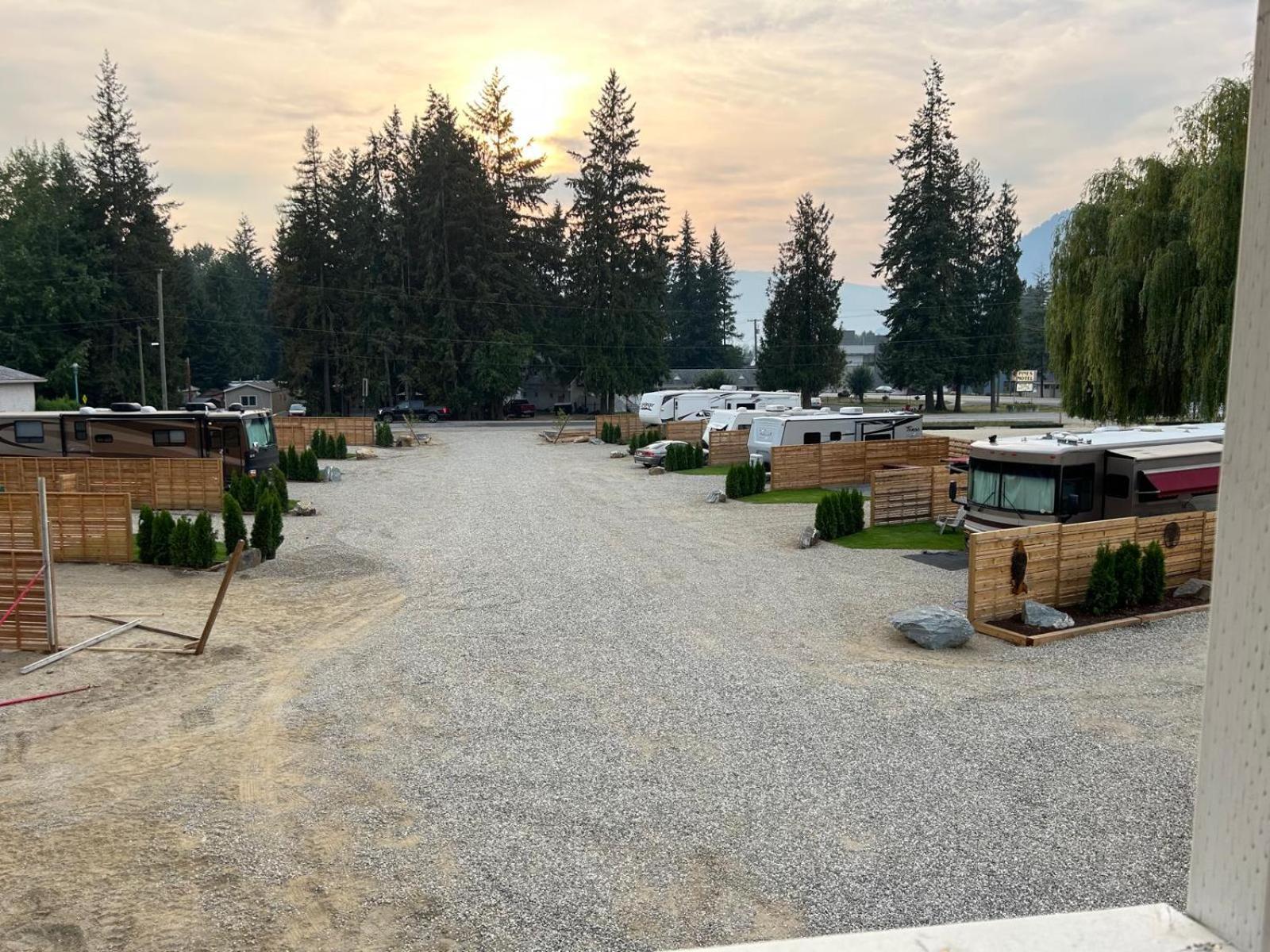 Paradise Motel Sicamous Exterior photo