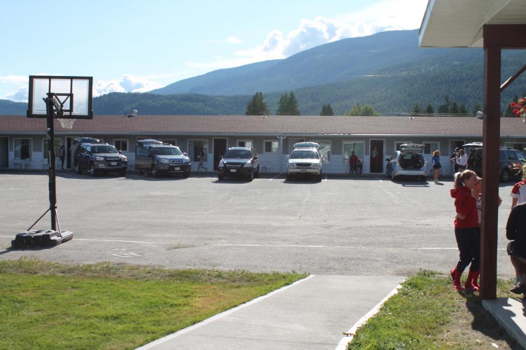 Paradise Motel Sicamous Exterior photo