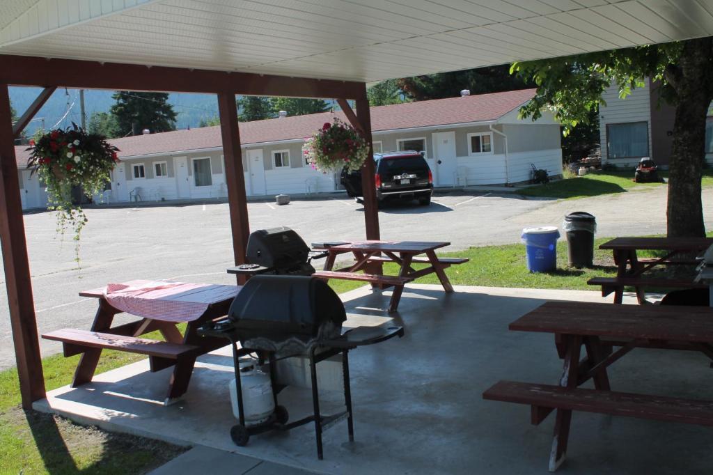 Paradise Motel Sicamous Exterior photo