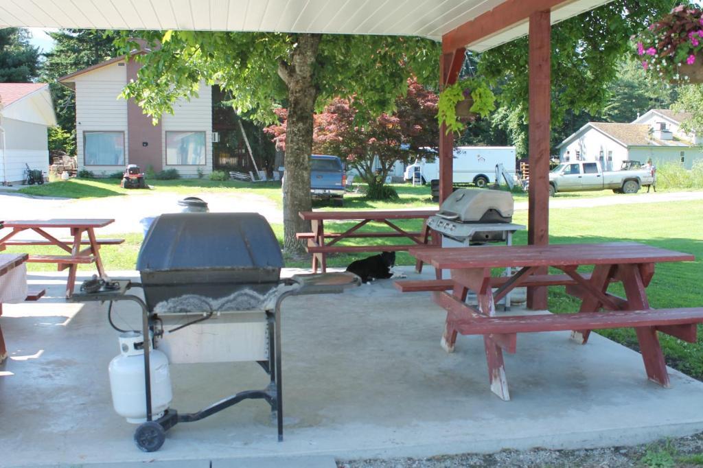 Paradise Motel Sicamous Exterior photo